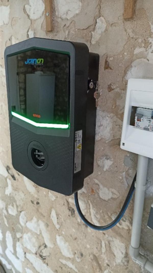 Installation d'une borne de recharge GEWISS 7,4kW mono - Normandie